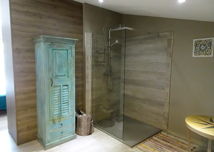 Belle Maison Avec Piscine Dans Les Hauteurs A Raphael *